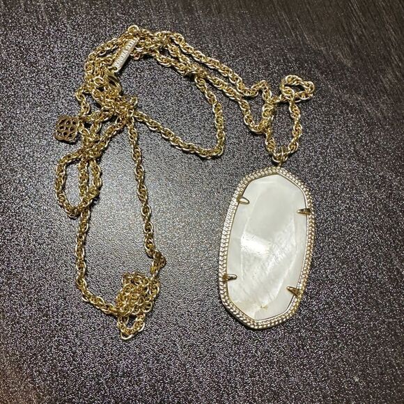 Kendra Scott Rae Ivory Mother of Pearl in gold tone necklace! - Picture 4 of 11